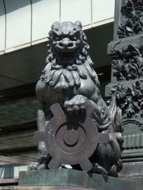 この写真をクリックすると東京都紋章のページへ行きます。